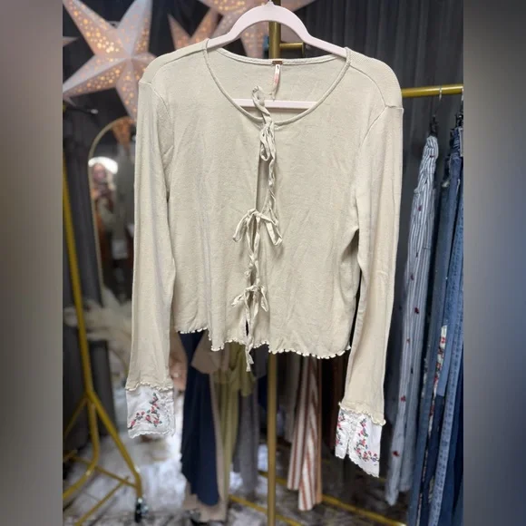 Free People Dipped in Floral Embroidered Cardi in Morning Oat NWOT - Picture 8 of 10
